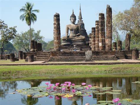 De Verovering van Sukhothai door Khmer-Koningen; Een Beslissend Moment voor de Ontstaan van Siam